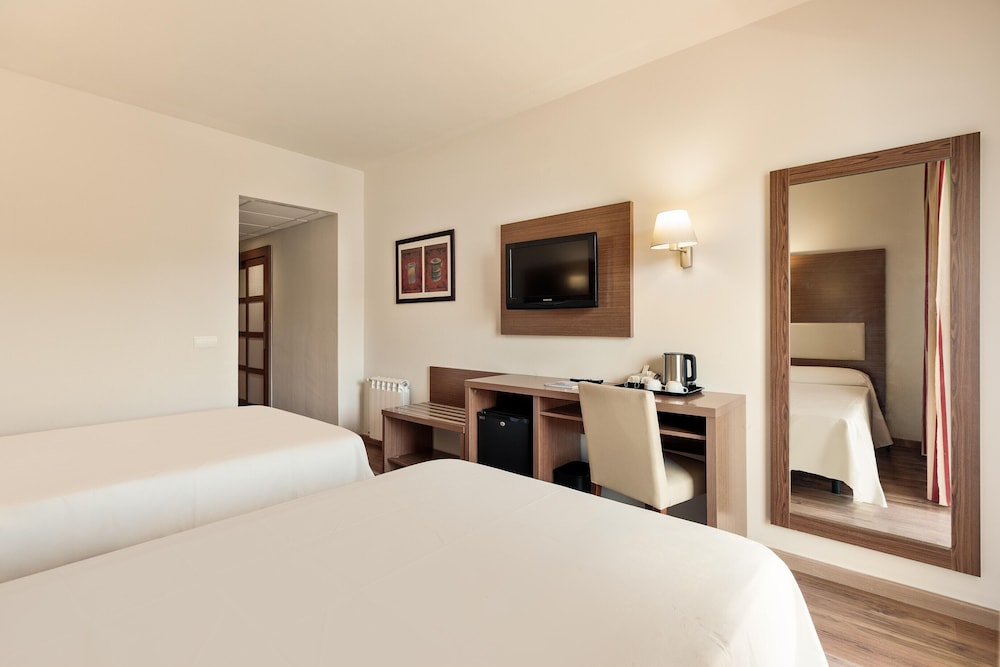 Habitación triple Balcón o Terraza Con Vistas 3 camas individuales del hotel Best Oasis Park. Foto 9
