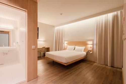 Habitación Doble adaptada para personas con movilidad reducida del hotel Moov Porto Centro