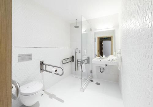 Habitación Doble adaptada para personas con movilidad reducida del hotel Moov Porto Centro. Foto 1