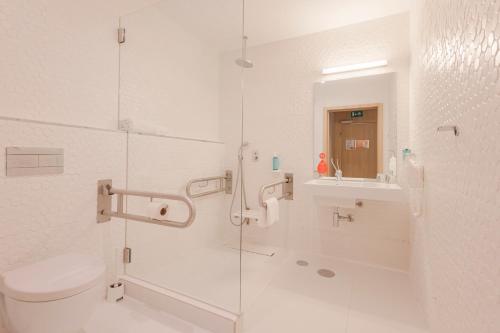 Habitación Doble adaptada para personas con movilidad reducida del hotel Moov Porto Centro. Foto 3