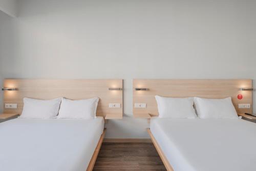 Habitación Triple Superior del hotel Moov Porto Centro. Foto 2