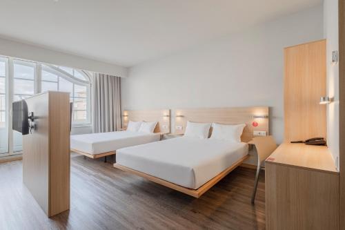 Habitación Triple Superior del hotel Moov Porto Centro. Foto 3