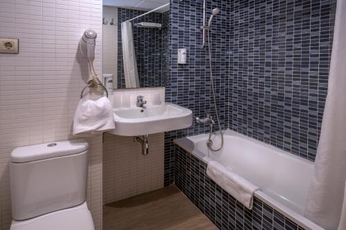 Habitación Doble Estándar del hotel 4r Salou Park Resort II. Foto 3