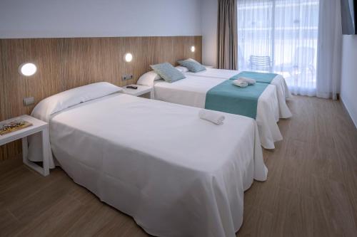Habitación Doble Estándar del hotel 4r Salou Park Resort II. Foto 4