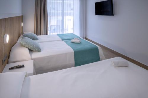 Habitación Doble Estándar con acceso al spa del hotel 4r Salou Park Resort II. Foto 6