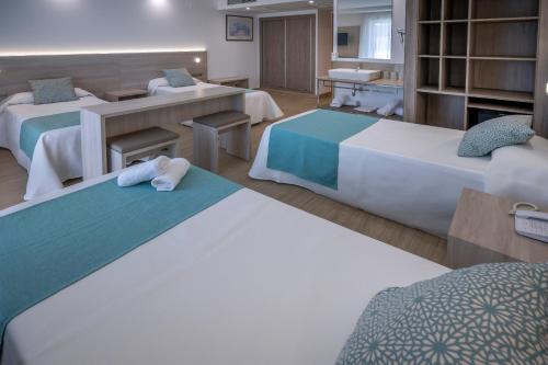 Habitación Familiar del hotel 4r Salou Park Resort II. Foto 1