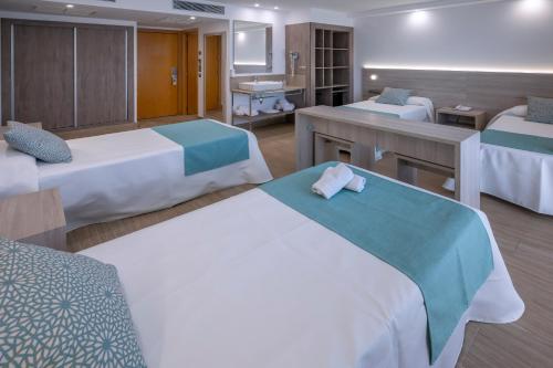 Habitación Familiar del hotel 4r Salou Park Resort II. Foto 2
