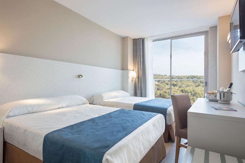 Habitación triple del hotel Best Mediterraneo. Foto 2