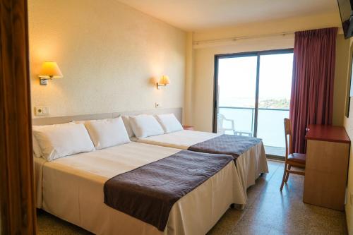 Habitación Doble con cama supletoria del hotel Htop Molinos Park. Foto 2