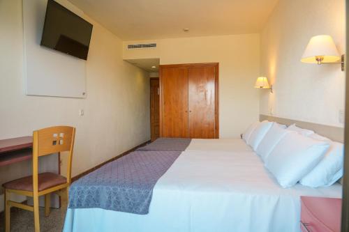 Habitación Doble con cama supletoria del hotel Htop Molinos Park. Foto 4