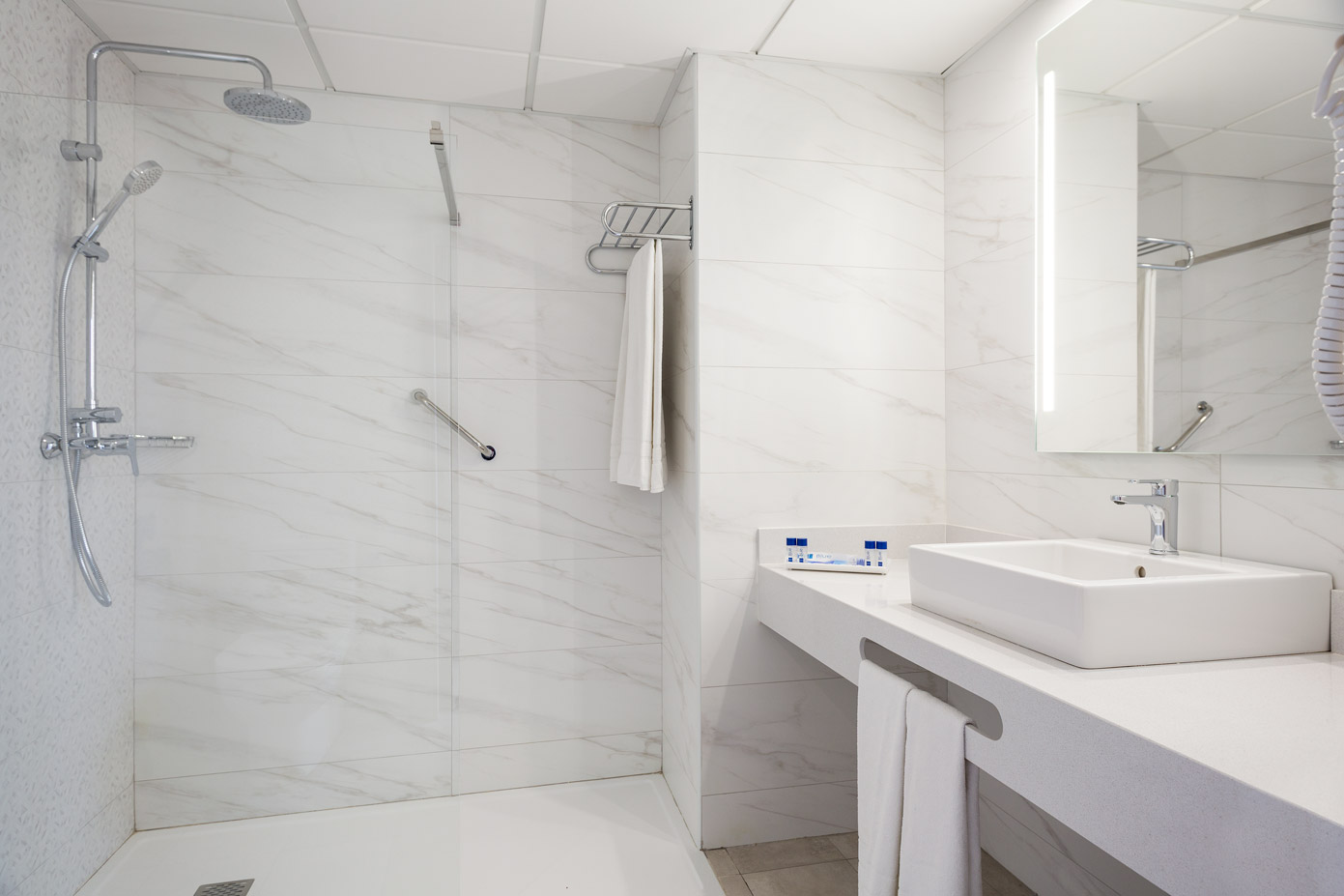 Habitación doble del hotel Best Negresco. Foto 4