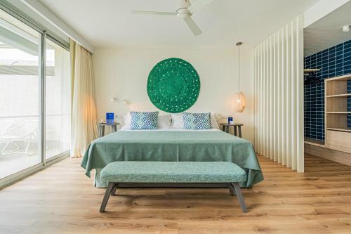 Suite Mediterránea con vistas frontales al mar del hotel Blaumar Salou. Foto 13