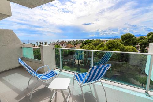 Suite Mediterránea Premium con vistas frontales al mar del hotel Blaumar Salou. Foto 11