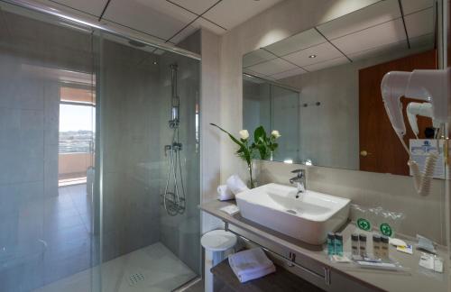 Suite con Balcón del hotel 4r Gran Regina. Foto 3
