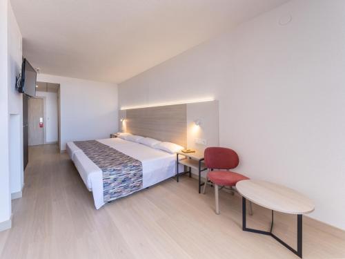 Habitación Triple del hotel La Rapita. Foto 4