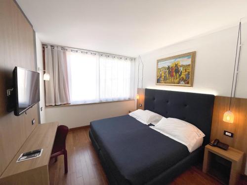 Habitación Doble Clásica con vistas a la ciudad del hotel Colleverde Park. Foto 4