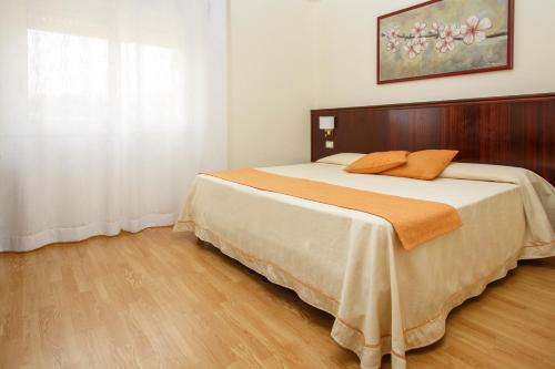 Habitación Doble Clásica con vistas a la ciudad del hotel Colleverde Park. Foto 5