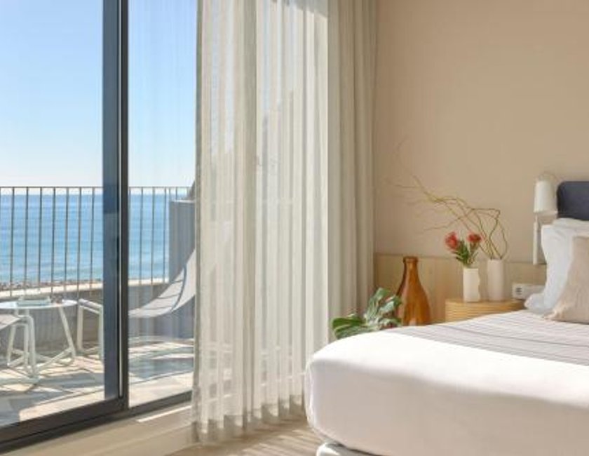 Estudio ME y Suite con vistas al mar del hotel Me Sitges Terramar