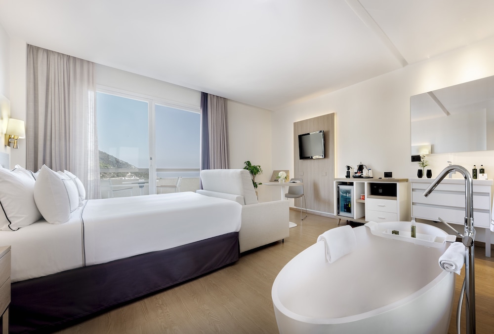 Grand Premium Room Vista Mar del hotel Melia Sitges. Foto 1