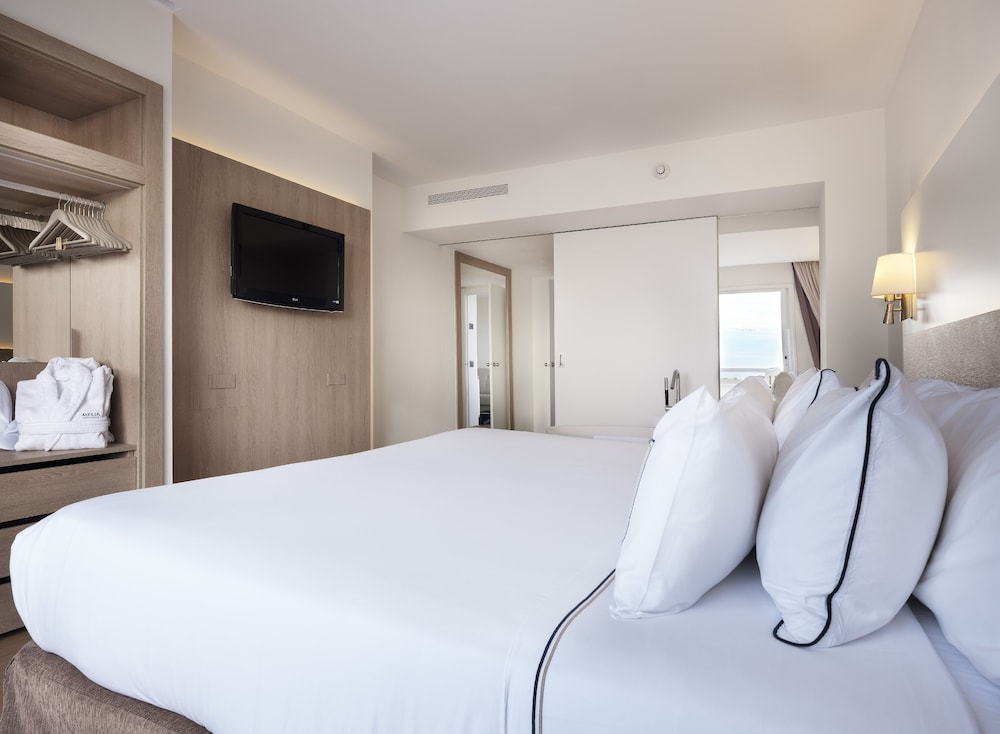 Junior Suite Vista Mar del hotel Melia Sitges. Foto 3