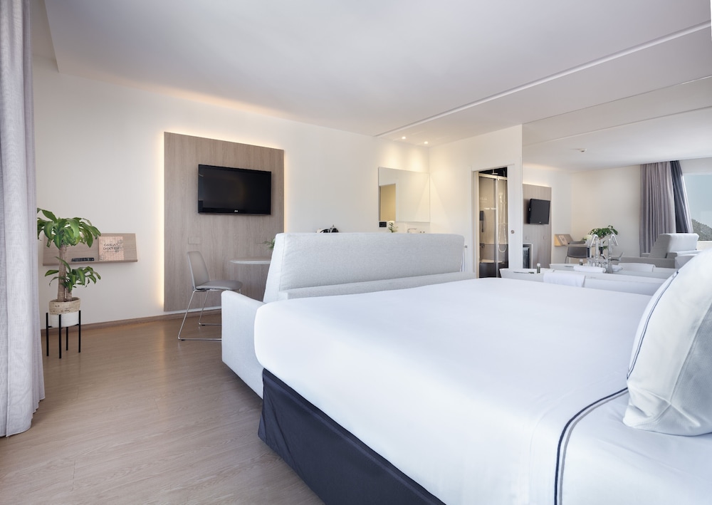 Junior Suite Vista Mar del hotel Melia Sitges. Foto 7