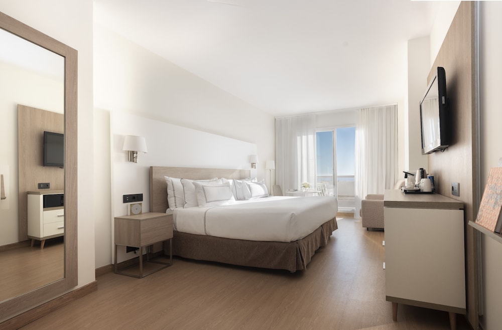 Junior Suite Vista Mar del hotel Melia Sitges. Foto 8