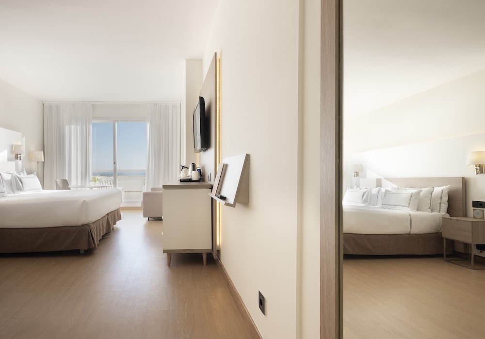 Junior Suite Vista Mar del hotel Melia Sitges. Foto 9