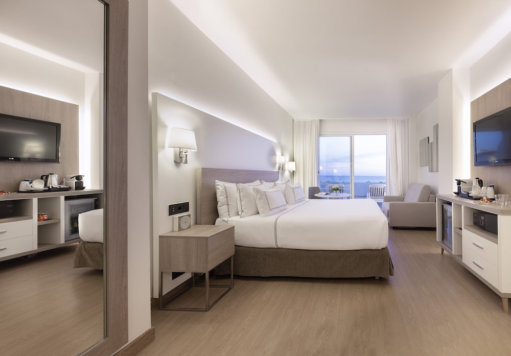 Junior Suite Vista Mar del hotel Melia Sitges. Foto 10