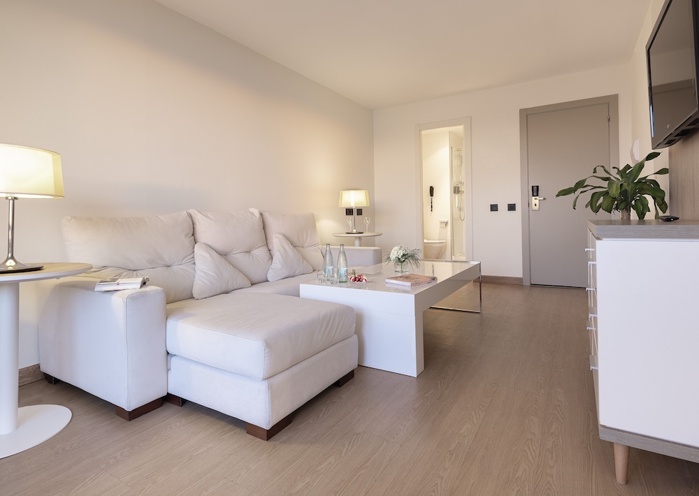 Family Junior Suite Vista Mar del hotel Melia Sitges. Foto 1