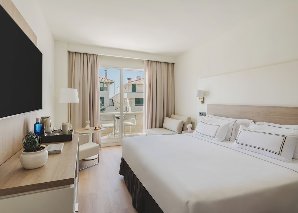 Double Room con Sofá Cama del hotel Melia Sitges. Foto 4
