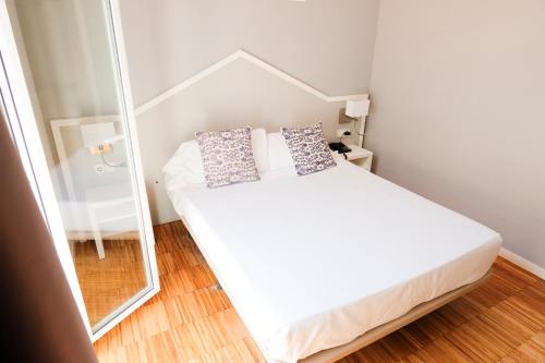 Habitación Doble con balcón - 1 o 2 camas del hotel Subur. Foto 4