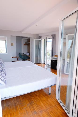 Habitación Doble Superior con vistas al mar - 1 o 2 camas del hotel Subur. Foto 3