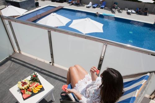 Habitación doble Vista Piscina Balcón o Terraza del hotel Ibersol Antemare - Adults Only. Foto 3