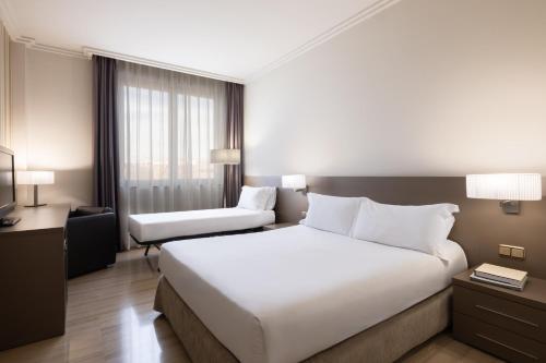 Habitación Triple del hotel Sb Ciutat Tarragona. Foto 3