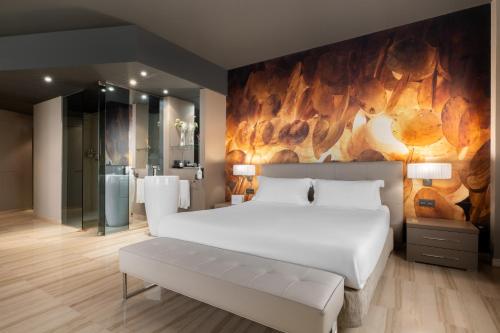 Suite con bañera de hidromasaje del hotel Sb Ciutat Tarragona. Foto 7