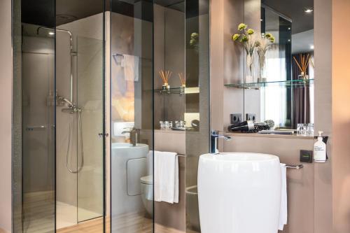 Suite con bañera de hidromasaje del hotel Sb Ciutat Tarragona. Foto 8