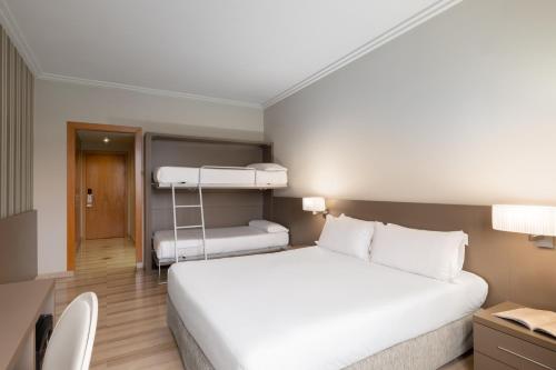 Habitación cuádruple del hotel Sb Ciutat Tarragona. Foto 3