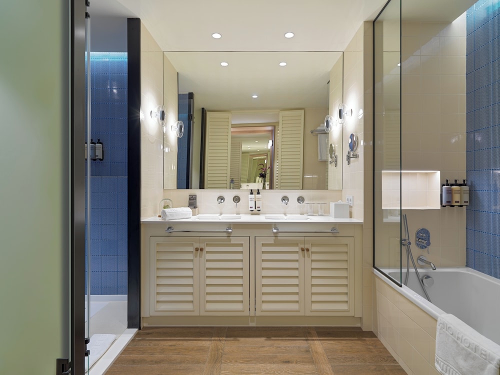 Junior Suite Mare Top View del hotel H10 Imperial Tarraco. Foto 6