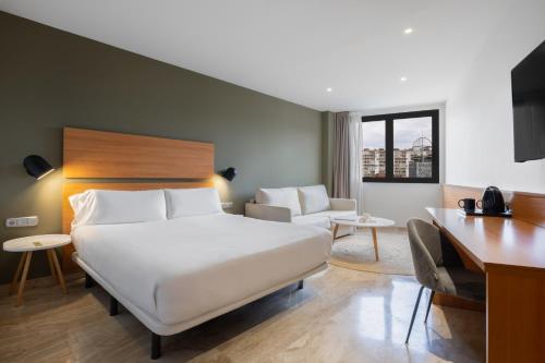 Habitación Cuádruple del hotel Sb Express Tarragona. Foto 1