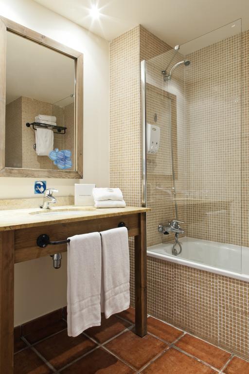 Habitación doble + Entrada Port Aventura + Entrada Ferrari Land del hotel Portaventura El Paso - Theme Park Tickets Included. Foto 1