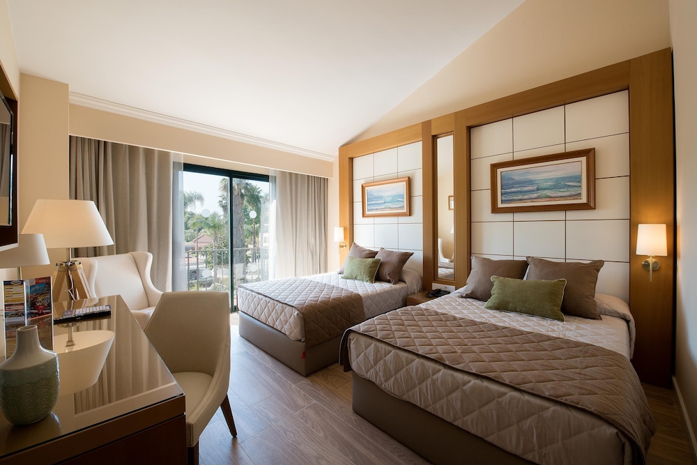 Habitación Estándar, 2 adultos y 1 niño (entradas incluidas Port Aventura y 1 entrada Ferrari Land) del hotel Portaventura - Theme Park Tickets Included. Foto 1