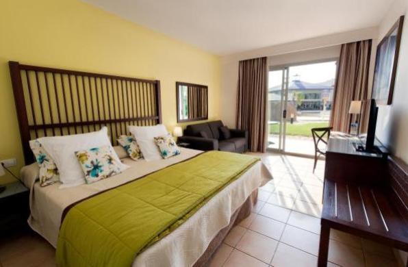 Habitación doble Accesible + Entrada Port Aventura + Entrada Ferrari Land del hotel Portaventura Caribe - Theme Park Tickets Included