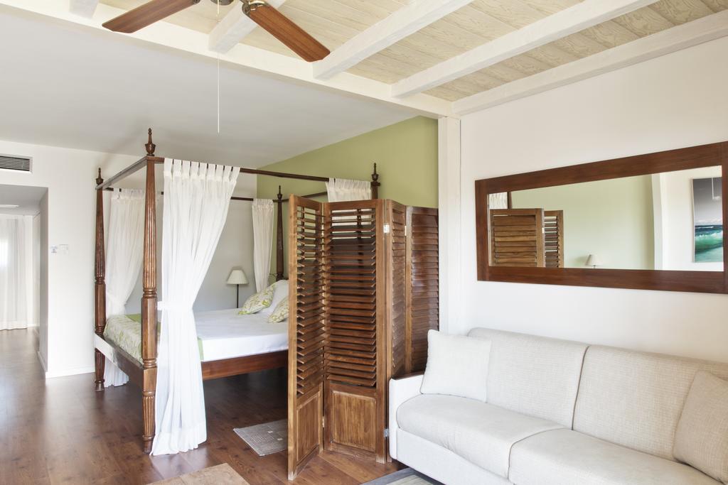 Habitación doble Lujo Club + Entrada Port Aventura + Entrada Ferrari Land del hotel Portaventura Caribe - Theme Park Tickets Included. Foto 1