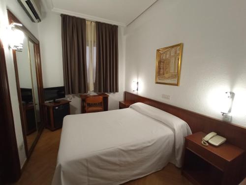 Habitación Individual Estándar del hotel Ele Acueducto. Foto 3