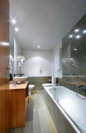 Habitación triple del hotel Exe Casa De Los Linajes. Foto 1