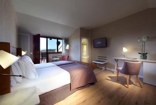 Habitación Doble con terraza del hotel Exe Casa De Los Linajes. Foto 4