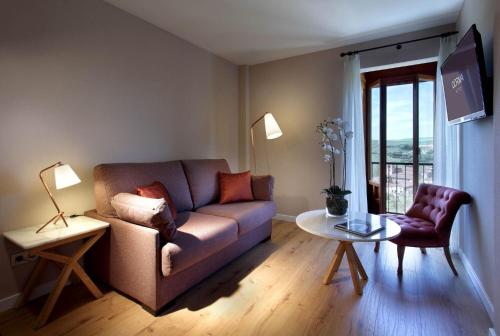 Habitación Triple del hotel Exe Casa De Los Linajes. Foto 2