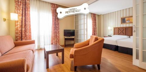 Habitación Doble - Se aceptan mascotas del hotel Ilunion Alcora Sevilla. Foto 1