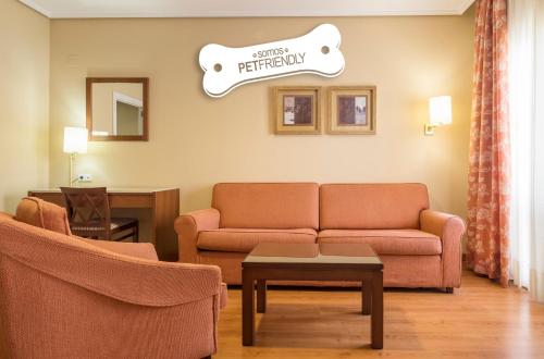Habitación Doble - Se aceptan mascotas del hotel Ilunion Alcora Sevilla. Foto 4