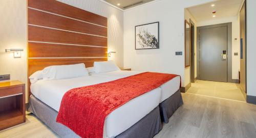 Habitación Doble Premium del hotel Ilunion Alcora Sevilla. Foto 1